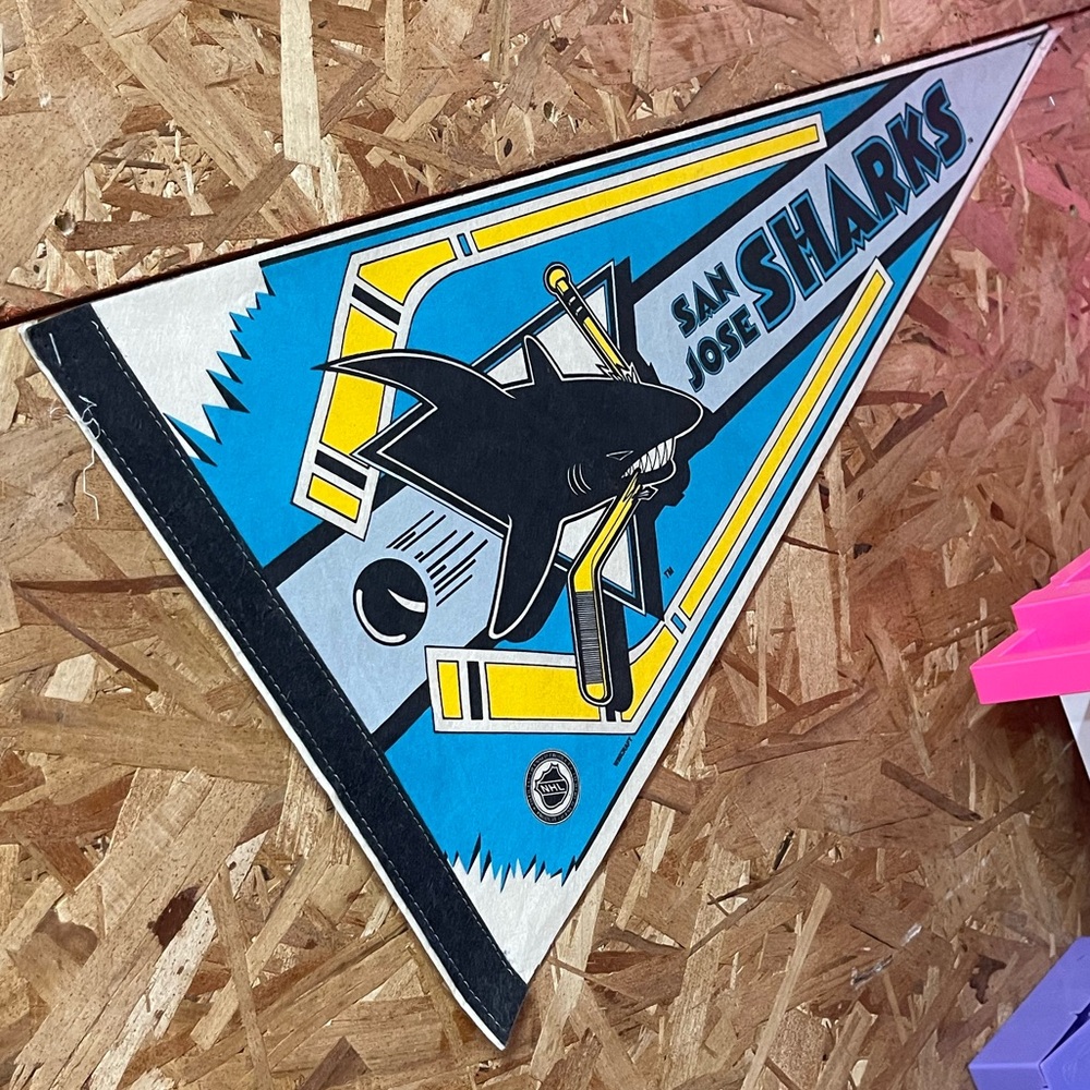 RARE VINTAGE SAN JOSE SHARKS PENNANT - HTF